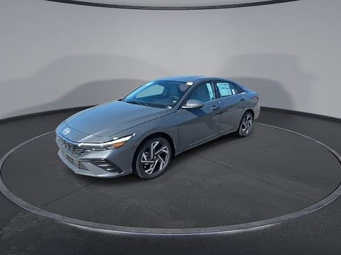 New 2026 Hyundai Elantra Limited FWD image 5