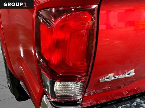 Certified 2021 Toyota Tacoma SR5 AWD/4WD image 29