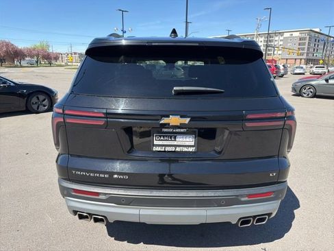 Used 2024 Chevrolet Traverse LT image 7