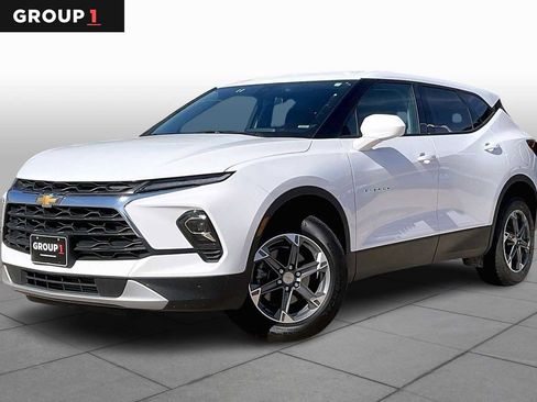 Used 2025 Chevrolet Blazer LT image 1