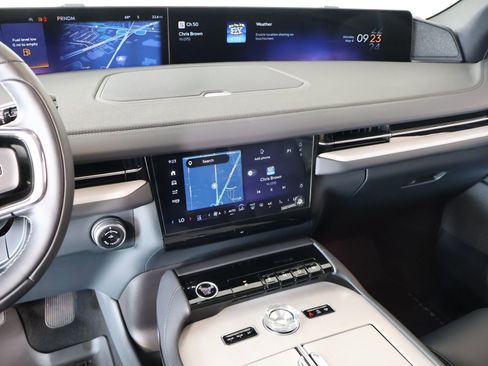 New 2025 Lincoln Navigator Reserve w/ Jet Appearance Package AWD/4WD image 5