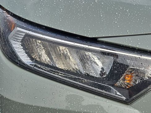 Used 2021 Toyota RAV4 XLE w/ Convenience Package image 4