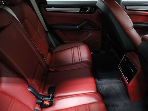 Used 2022 Porsche Cayenne image 36