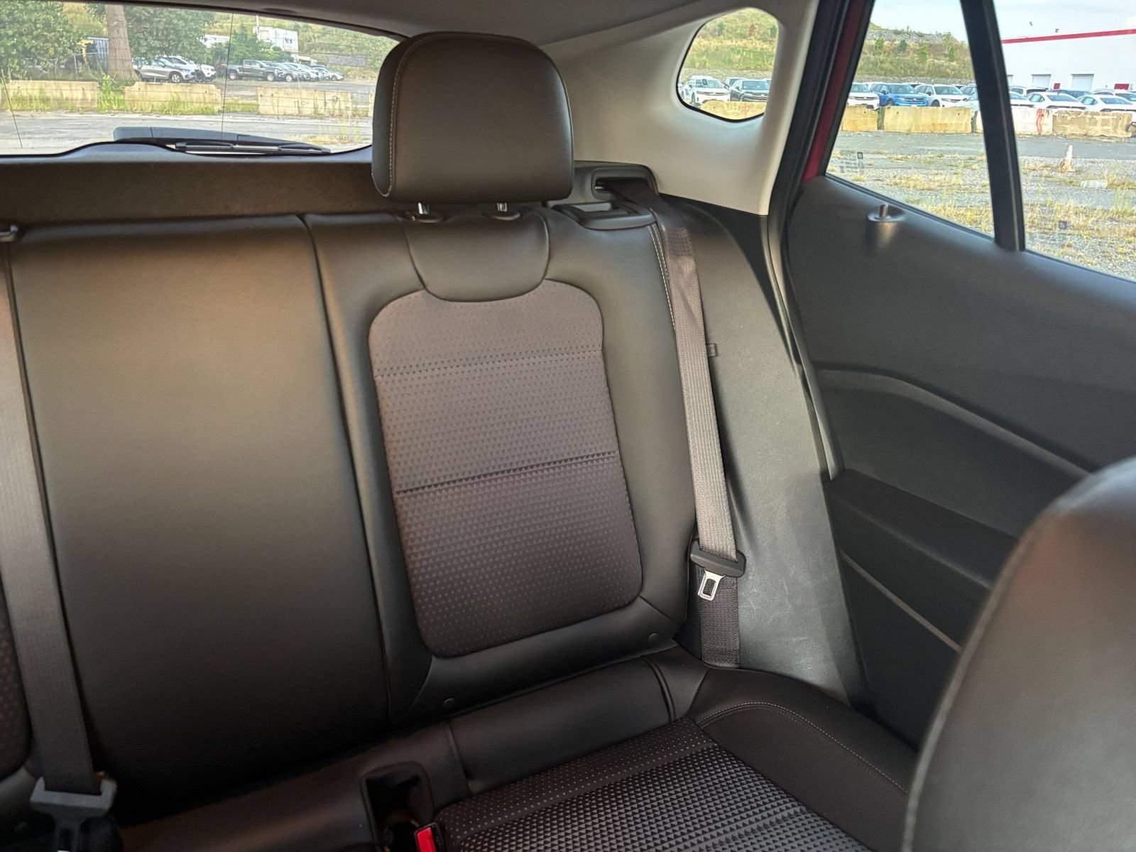 Used 2025 Chevrolet Trax LT FWD image 33