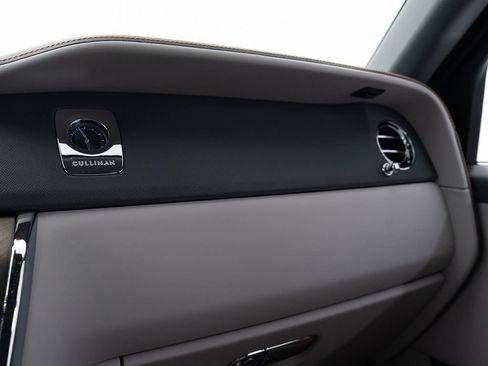 Certified 2023 Rolls-Royce Cullinan w/ Dark Exterior Package AWD/4WD image 47