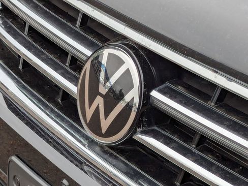 Used 2022 Volkswagen Tiguan SEL R-Line AWD/4WD image 11