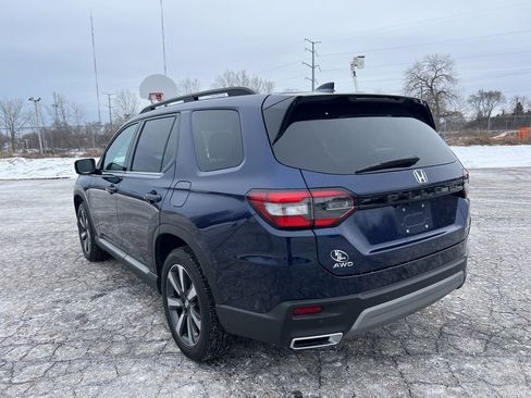 Used 2025 Honda Pilot Touring image 3