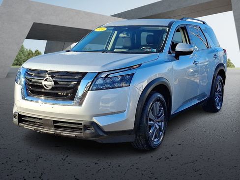 Used 2024 Nissan Pathfinder SV AWD/4WD image 3