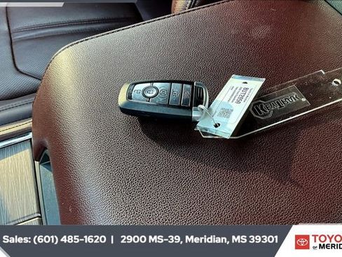 Used 2024 Ford Expedition Limited image 9