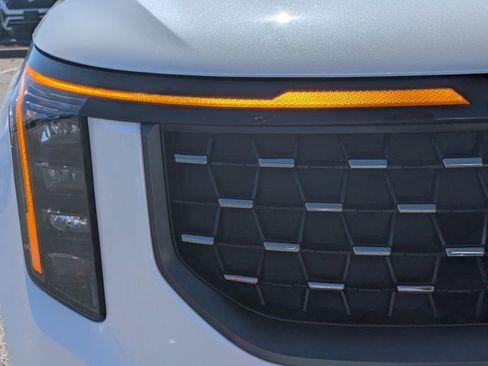 Used 2025 Kia Carnival SX w/ SX Dark Edition Package image 10