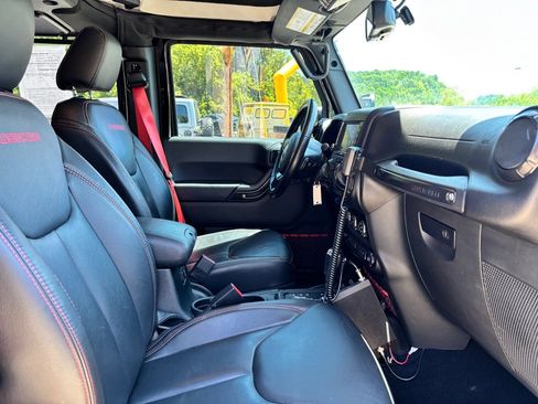 Used 2018 Jeep Wrangler Unlimited Rubicon AWD/4WD image 11