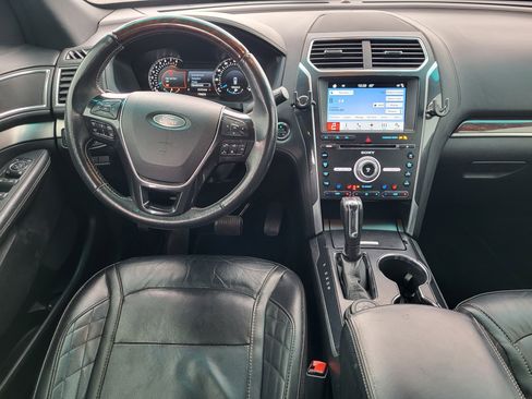 Used 2017 Ford Explorer Platinum image 19