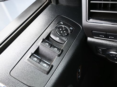 Used 2019 Ford F150 XLT w/ Equipment Group 302A Luxury AWD/4WD image 25