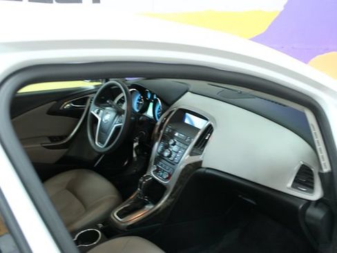 Used 2017 Buick Verano FWD image 10