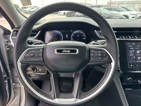 Used 2024 Jeep Grand Cherokee Laredo RWD image 21