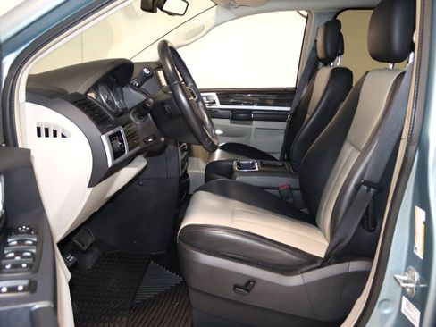 Used 2010 Chrysler Town & Country Touring Plus w/ Premium Group FWD image 36