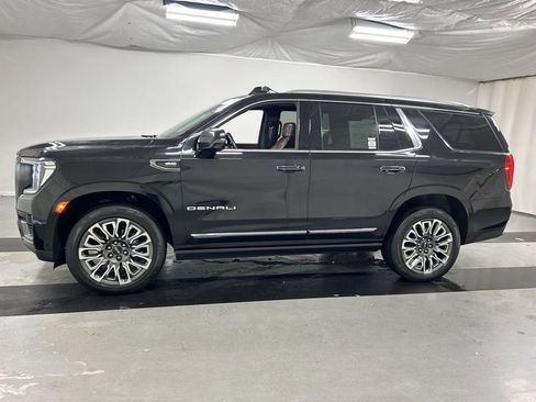 Used 2023 GMC Yukon Denali Ultimate AWD/4WD image 6