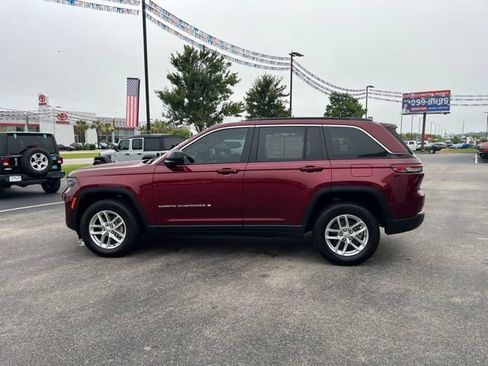 Used 2024 Jeep Grand Cherokee Laredo X AWD/4WD image 37
