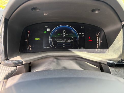 Used 2025 Toyota Camry SE FWD image 13