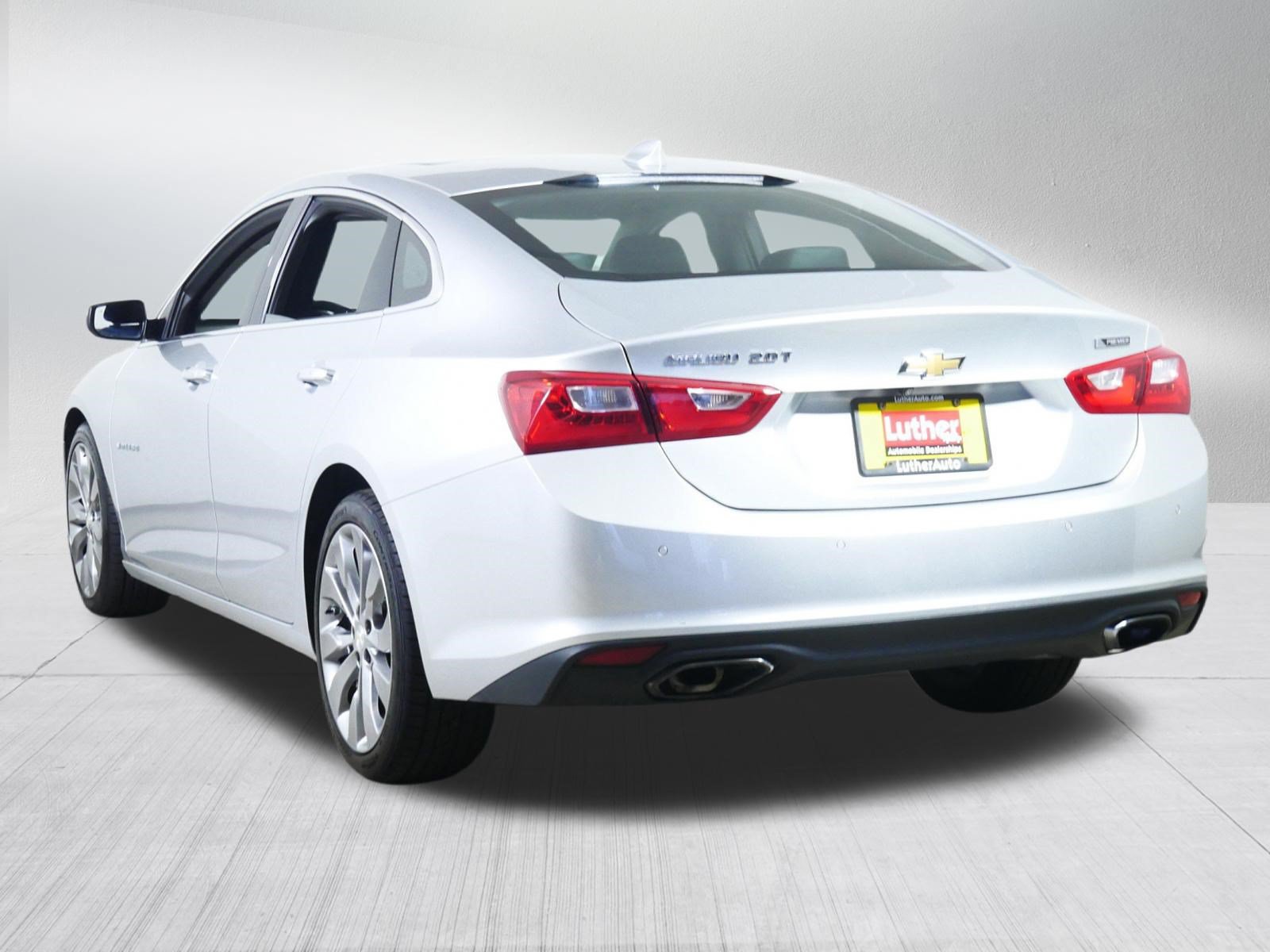 Used 2016 Chevrolet Malibu Premier w/ Driver Confidence Package FWD image 5