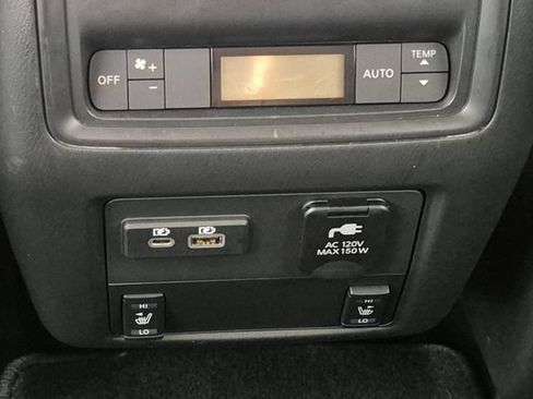 Used 2019 Nissan Pathfinder Platinum FWD image 27
