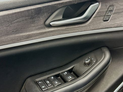 Used 2023 Jeep Grand Cherokee Limited image 15