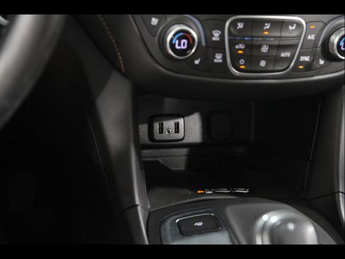 Used 2018 Chevrolet Equinox Premier FWD image 15