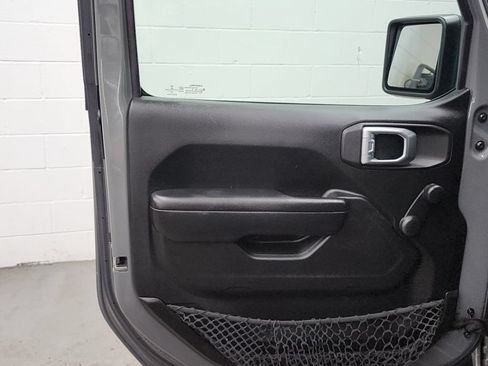 Used 2018 Jeep Wrangler Unlimited Sport AWD/4WD image 9