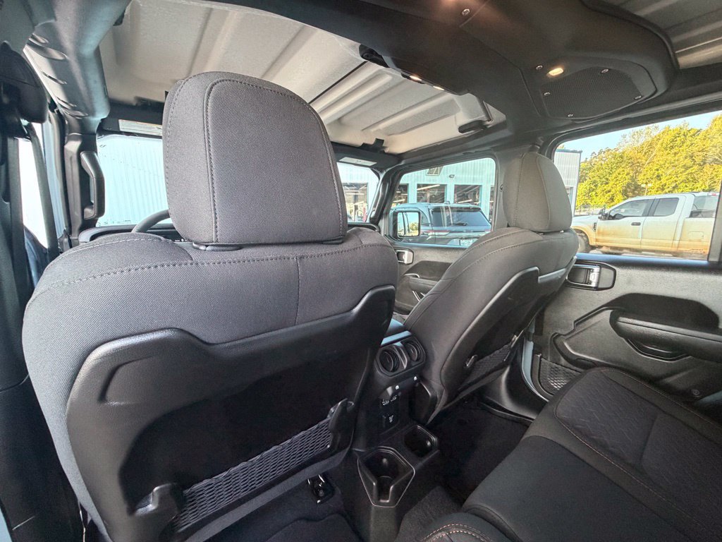 Used 2025 Jeep Gladiator Mojave w/ Convenience Group AWD/4WD image 22