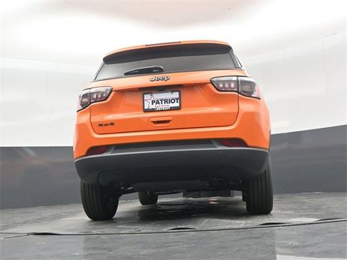 New 2026 Jeep Compass Latitude w/ Mopar Graphics Package image 45