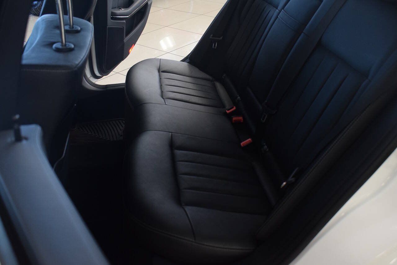 Used 2016 Mercedes-Benz E 400 Sedan image 42
