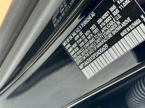 Certified 2023 Porsche Cayenne Platinum Edition image 28