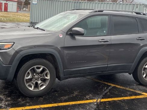 Used 2019 Jeep Cherokee Trailhawk w/ Cold Weather Group image 4