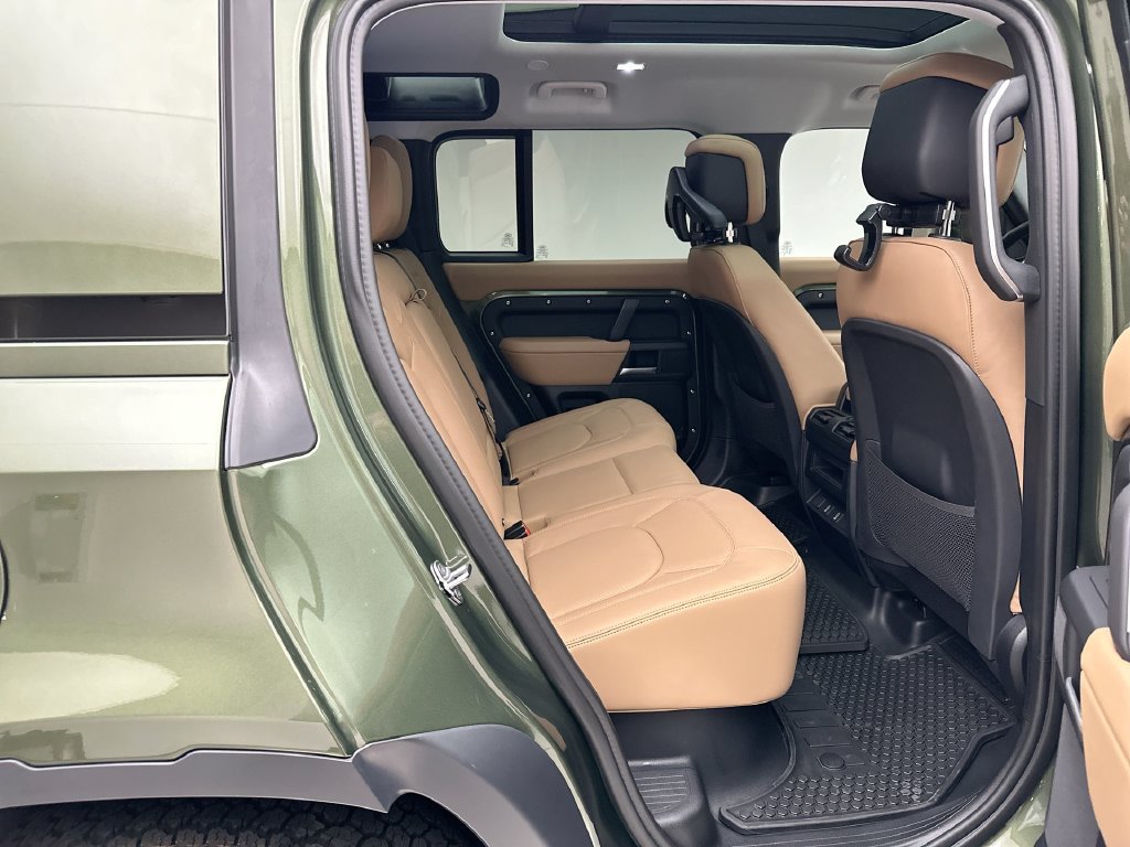 New 2026 Land Rover Defender 110 S AWD/4WD image 7