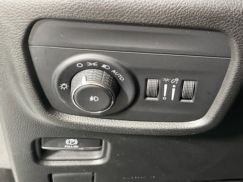Used 2022 Jeep Grand Cherokee Limited AWD/4WD image 10
