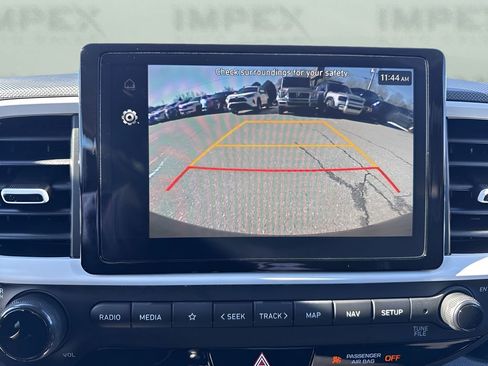 Used 2025 Hyundai Venue Limited image 19