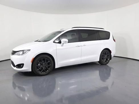 Used 2022 Chrysler Pacifica Limited w/ S Appearance Package AWD/4WD image 8