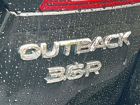 Used 2017 Subaru Outback 3.6R Limited AWD/4WD image 9