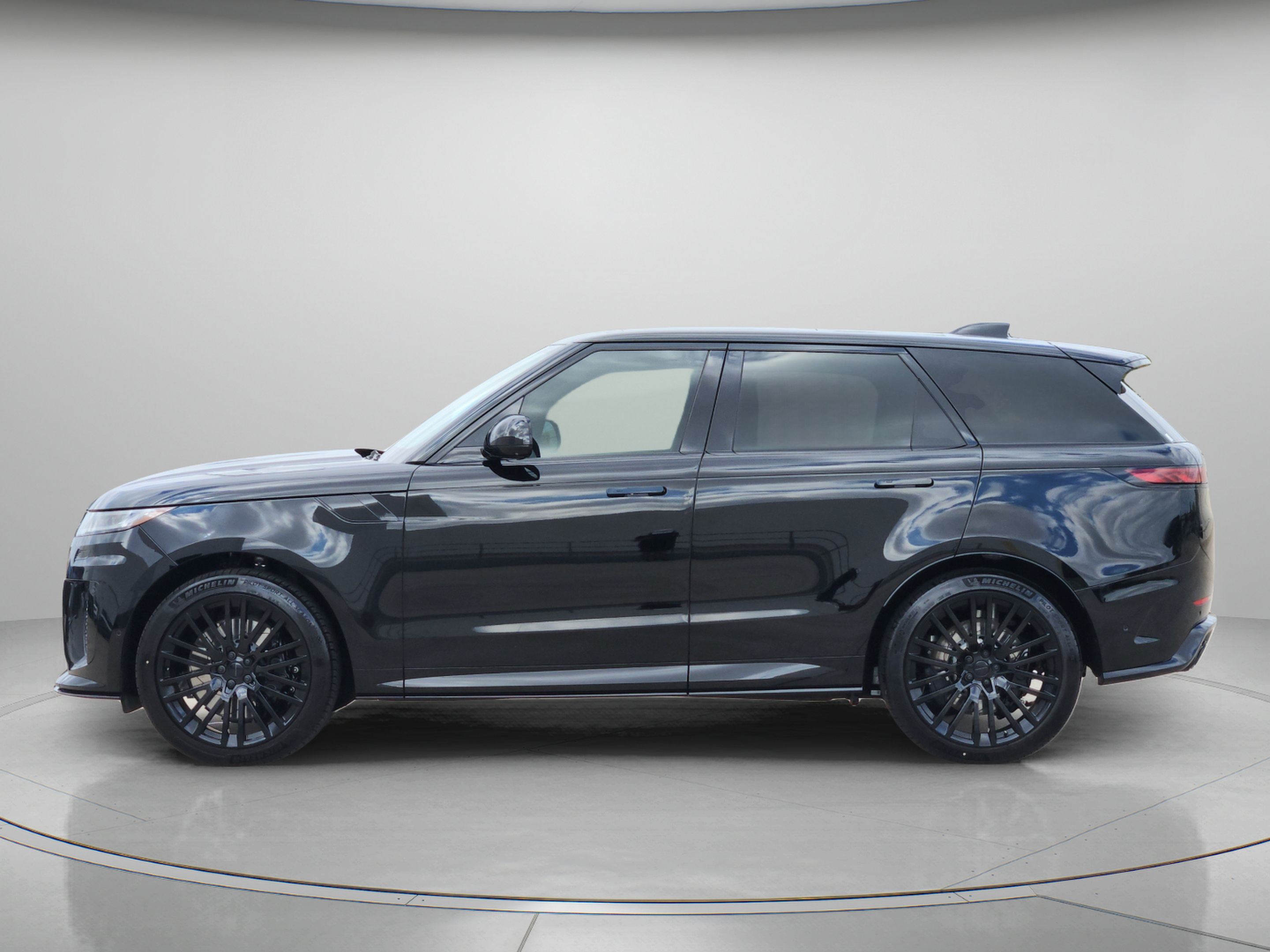 New 2027 Land Rover Range Rover Sport SV AWD/4WD image 2