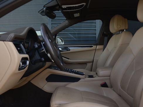 Certified 2018 Porsche Macan AWD/4WD image 15