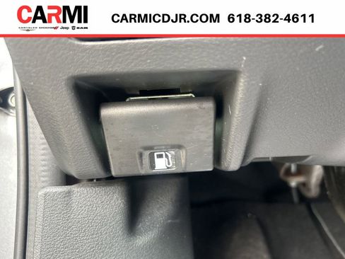 Used 2022 Nissan Sentra SV FWD image 14