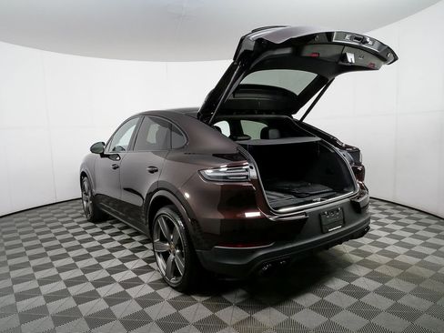 Certified 2023 Porsche Cayenne Coupe AWD/4WD image 35