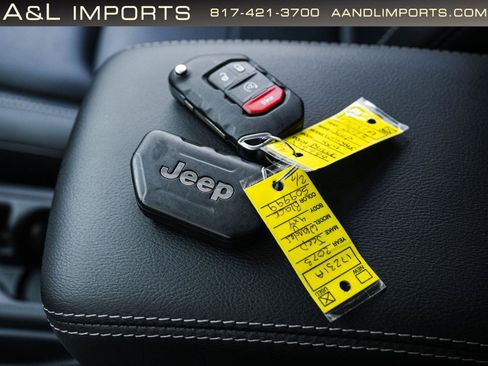 Used 2023 Jeep Wrangler Unlimited Sahara w/ LED Lighting Group AWD/4WD image 64