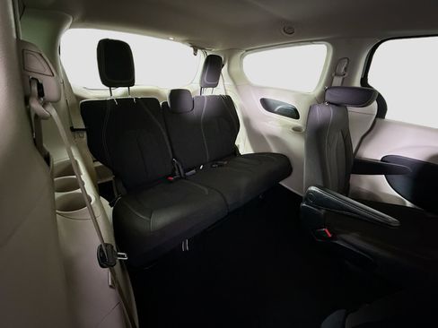 Used 2023 Chrysler Voyager LX FWD image 40