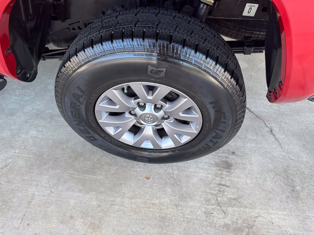 Used 2018 Toyota Tacoma SR5 RWD image 23