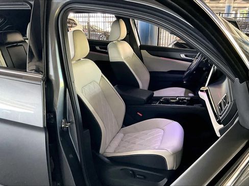 Used 2024 Volkswagen Atlas Cross Sport SEL Premium R-Line image 8