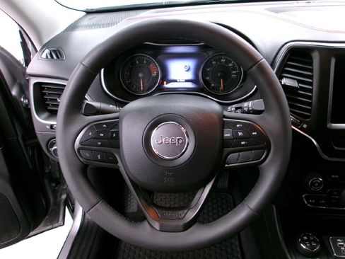 Used 2022 Jeep Cherokee Trailhawk w/ Trailer Tow Group image 6