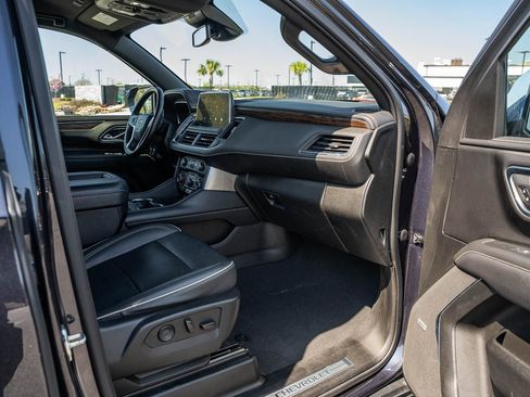 Used 2023 Chevrolet Suburban Premier image 11