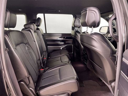 Used 2024 Jeep Wagoneer Series II w/ Flexible Seating Group AWD/4WD image 27