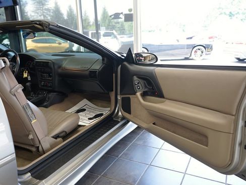 Used 2002 Chevrolet Camaro Z28 w/ Sport Appearance Pkg RWD image 47